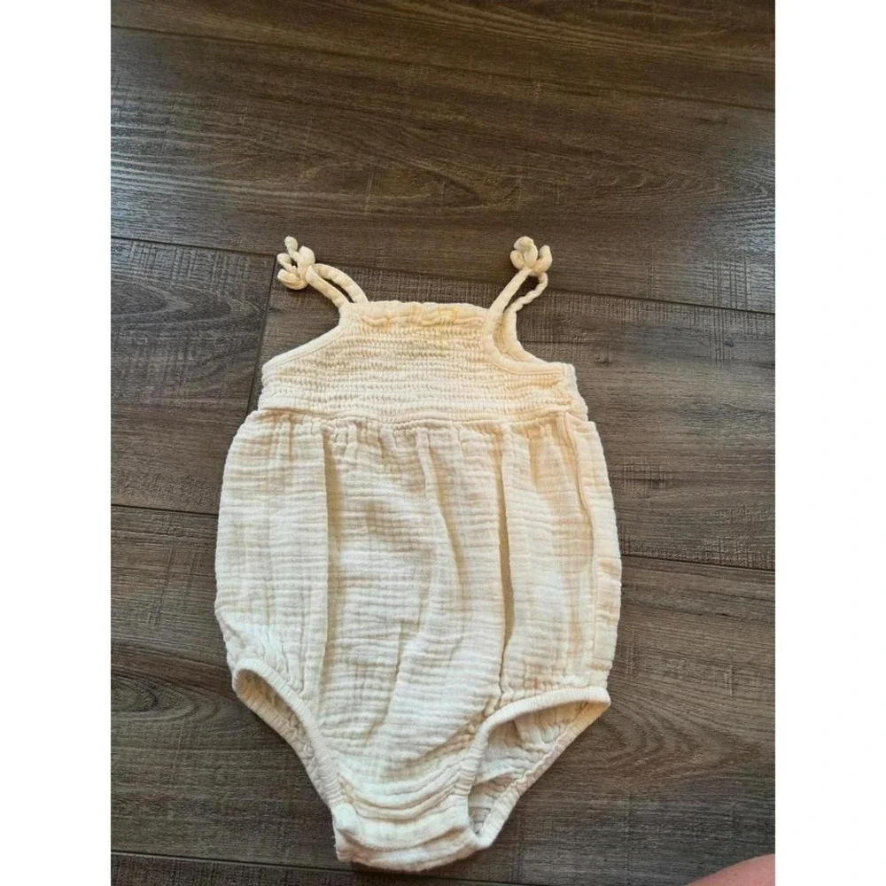 Old navy‎ baby girl romper 3-6 mos